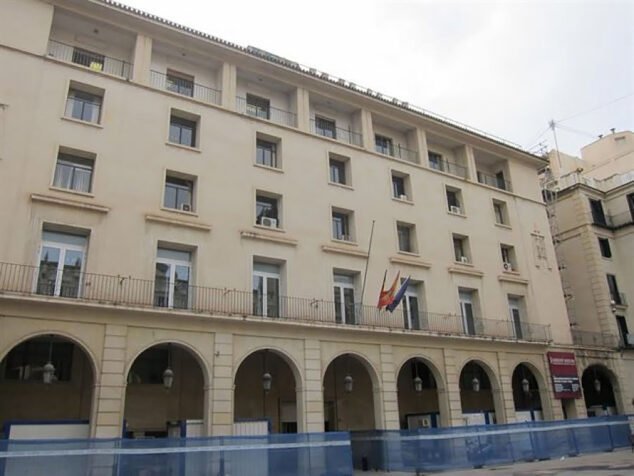 Imagen: Edificio de la Audiencia Provincial alicantina (archivo)