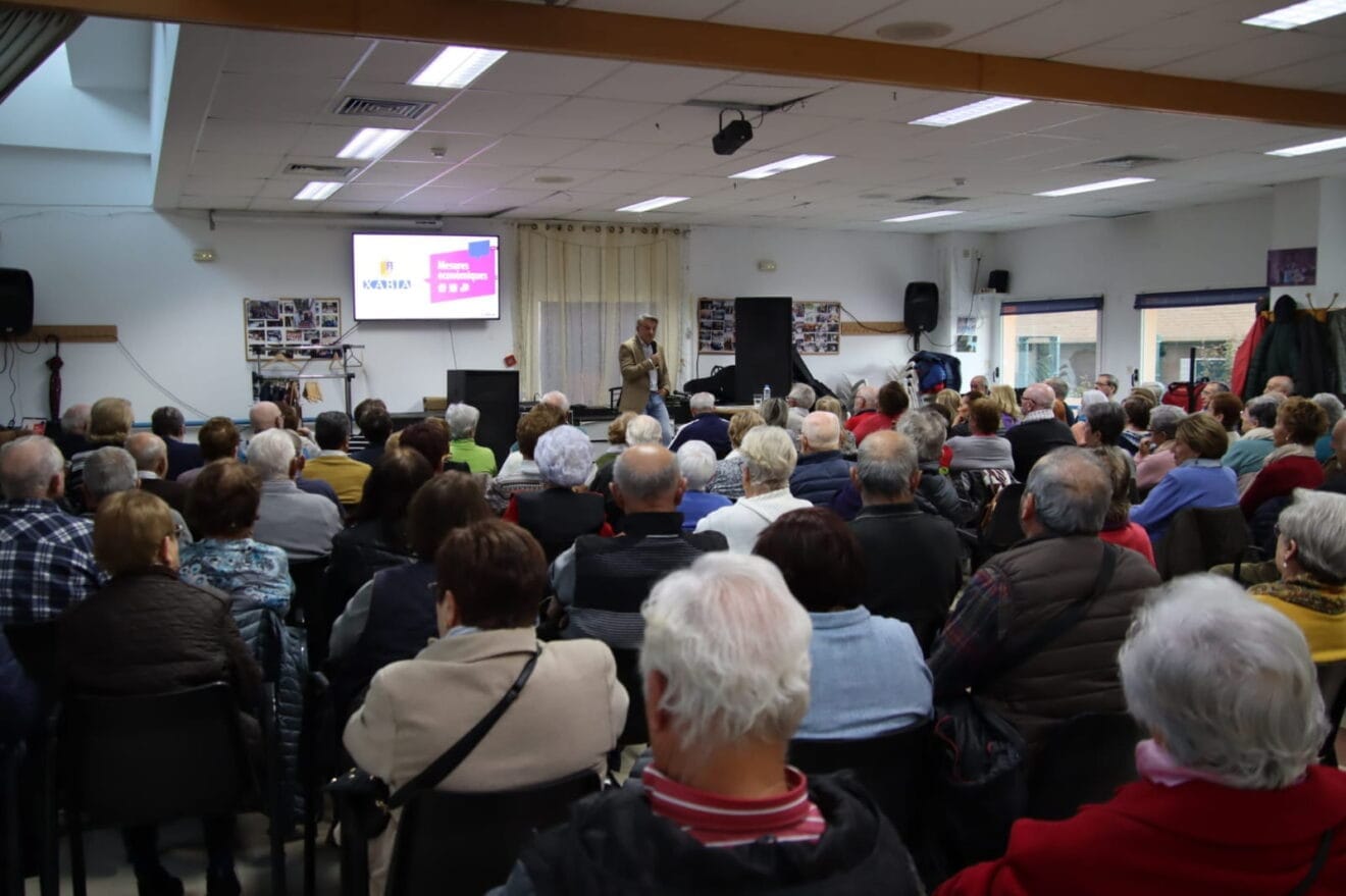 Encuentro del alcalde de Xàbia con los jubilados