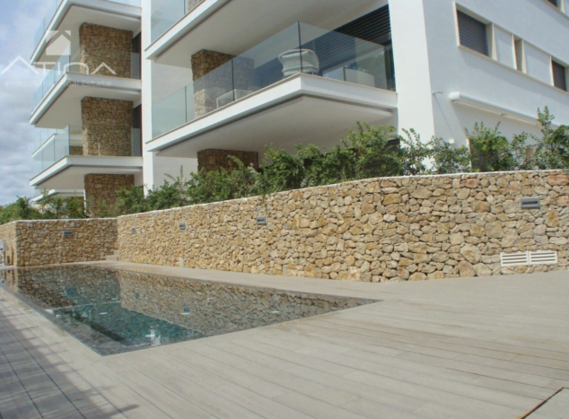Image: Facade of the modern apartment in Jávea