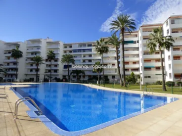 Gran piscina comunitaria