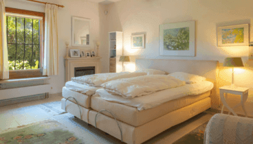 habitación con cama doble