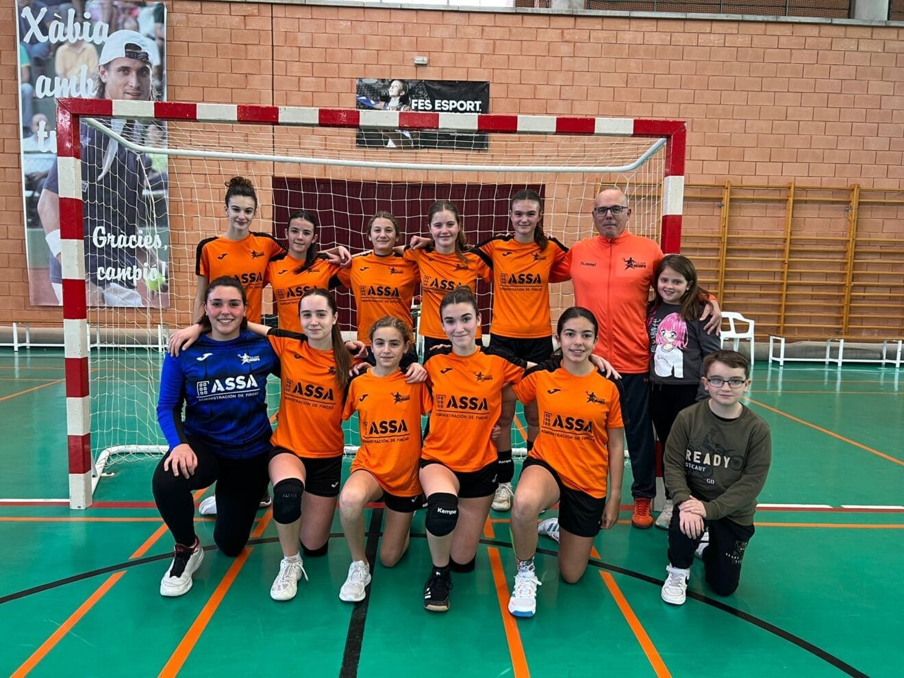 Equipo femenino del CH Xàbia que se proclama campeón provincial