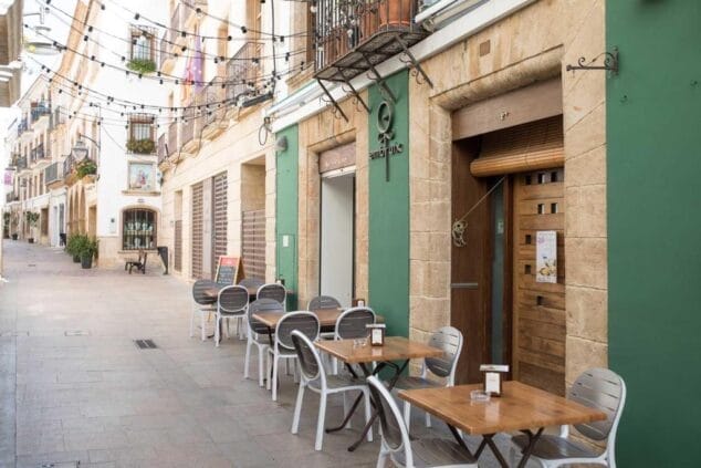 Imagen: L'embruix en plena calle Mayor de Xàbia | Foto L'embruix