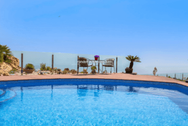 Piscina con vistas impresionantes