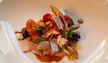 Plato de tomates semiasados de Sonia Box de La Perla de Jávea