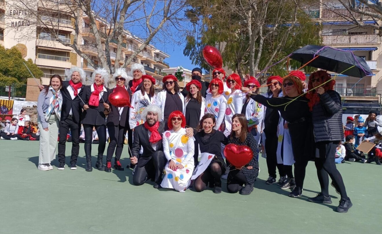 Profesorado del CEIP Port de Xàbia en Carnaval