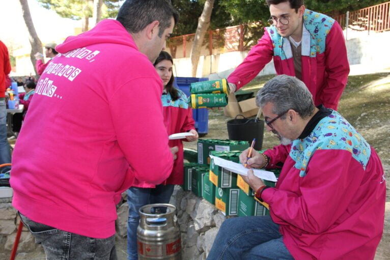 Distribution of rice on the Dia de Penyes Xàbia 2023 (2)