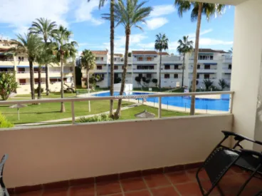 Terraza cubierta con vistas al jardín