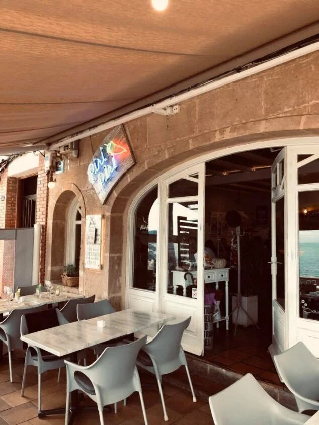 Imagen: Terraza y entrada al Restaurante Piri Piri