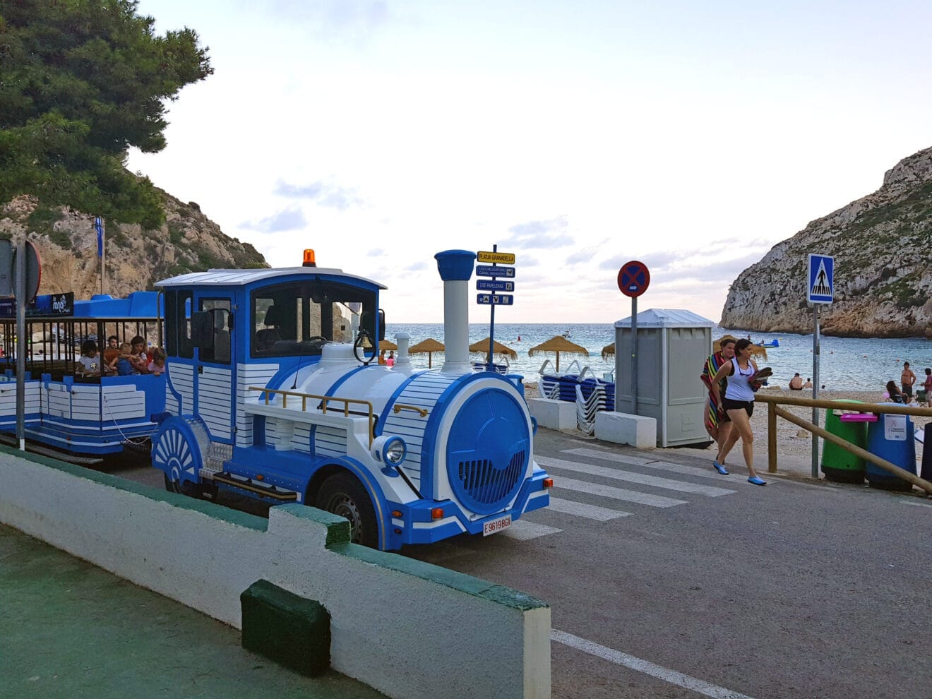 Trenet a la Cala Granadella de Xàbia