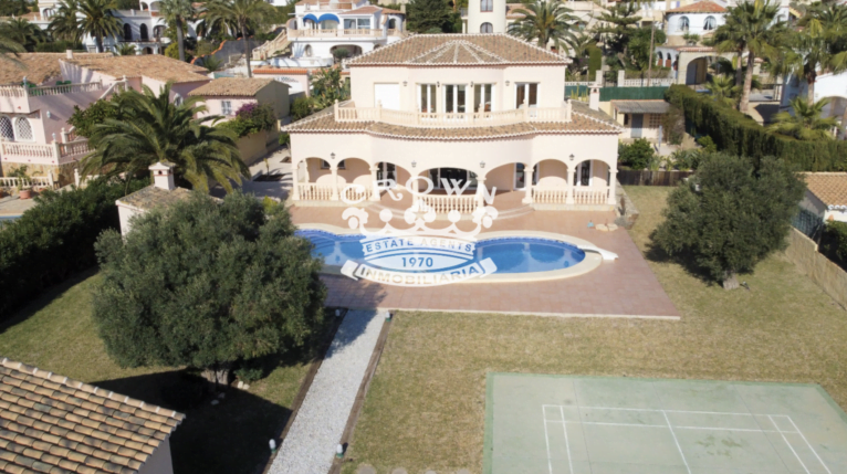 Vista aérea villa en Balcón al mar