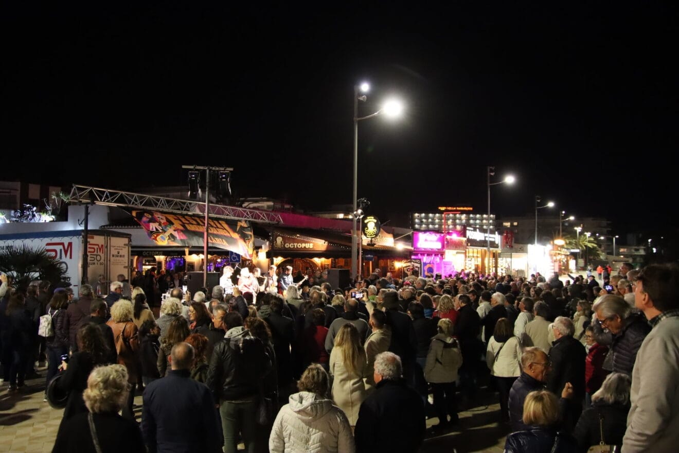Ambiente en el primer concierto del Arenal Blues