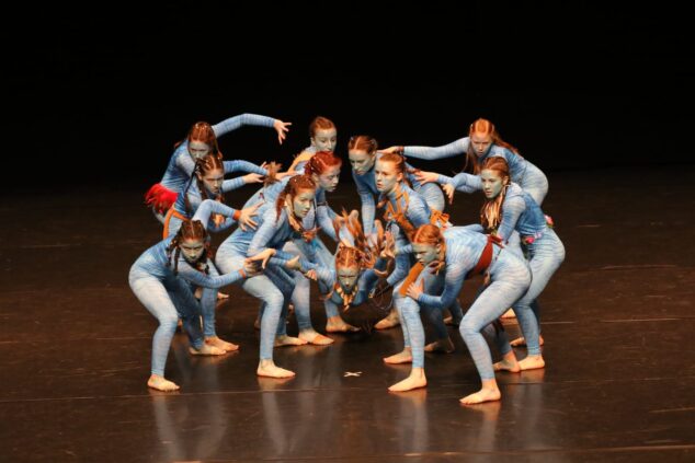 Imagen: Bailarinas de Endanza durante la actuación