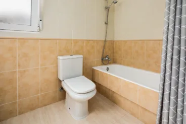 Baño en suite equipado con bañera