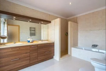 Baño en suite nivel superior