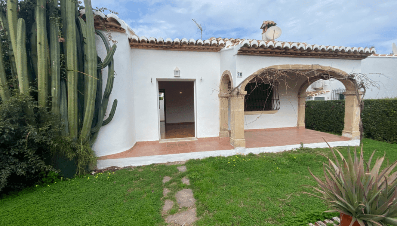 Bungalow a pocos metros del mar en la ciudad de Jávea