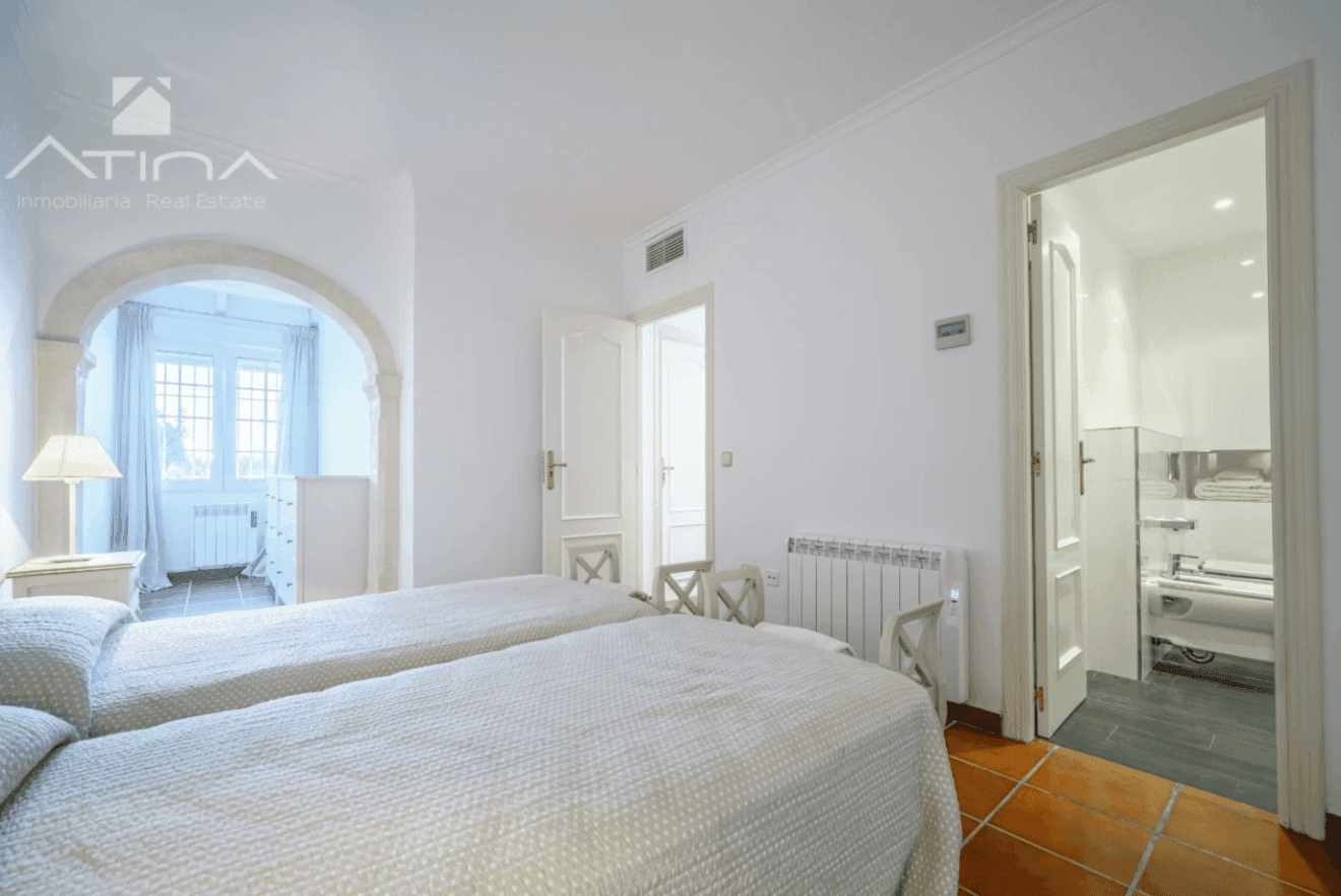 Dormitorio doble con dos camas individuales