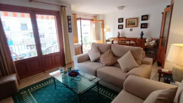 El salón cuenta con acceso directo a la terraza