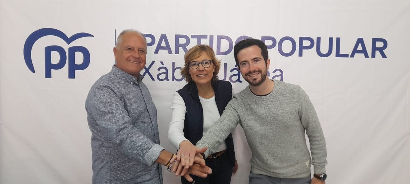 Enrique Escrivá con los dirigentes del PP