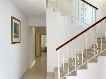 Escaleras de la villa