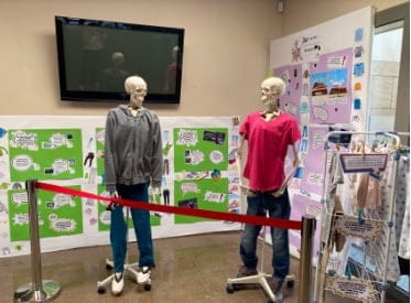 Imagen: Exposición del trabajo de los alumnos de 1º ESO de IES La Mar