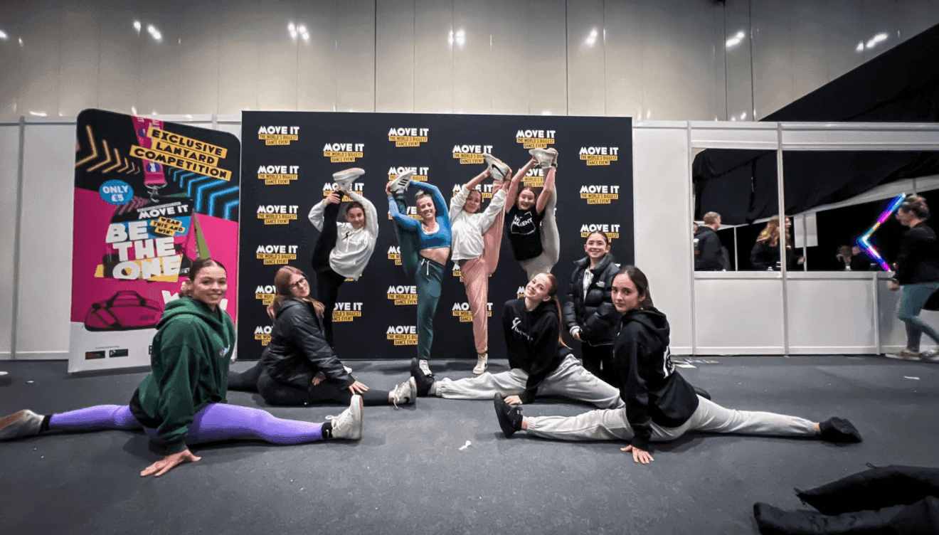 Grupo de bailarinas en Foot Works