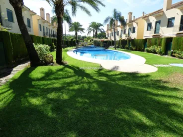 Increíble zona ajardinada para tomar el sol