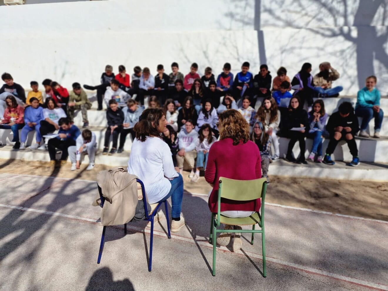 La escritora Fina Doménech conversa con los alumnos del Graüll