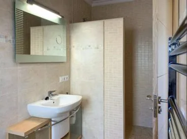 La villa dispone de cuatro baños