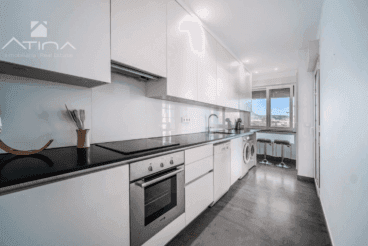 Moderna cocina completamente equipada