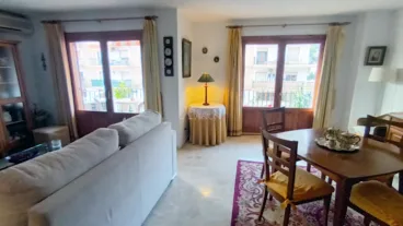Salón-comedor amplio con mucha luz