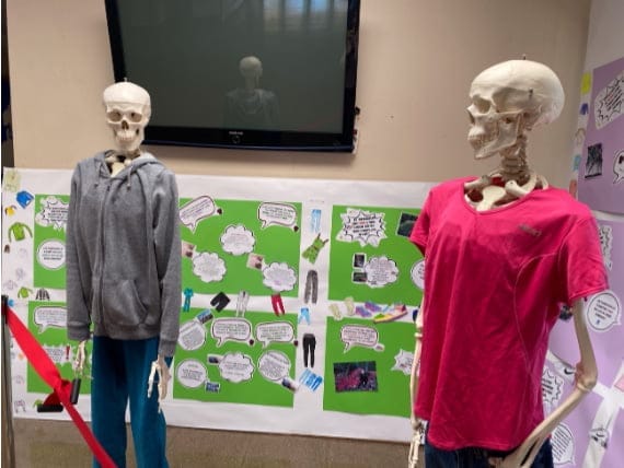 Imagen: Trabajo 'Cuánto cuesta ir a la moda' de los alumnos de 1º ESO de IES La Mar de Xàbia