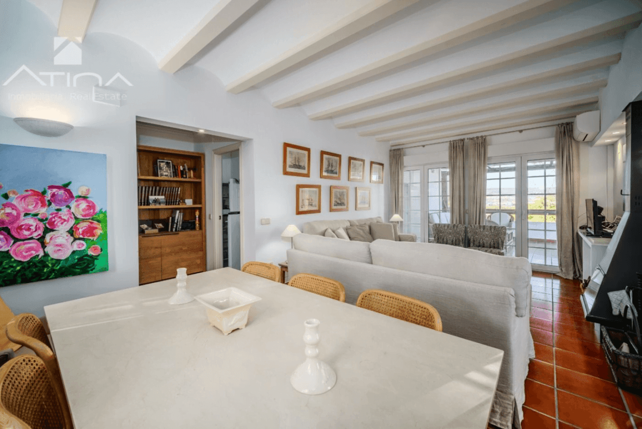 Zona del comedor junto al salón