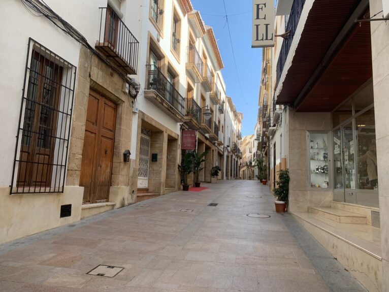 Casas en la calle Mayor de Xàbia, centro histórico
