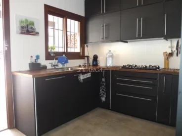 Cocina independiente con acceso al patio exterior
