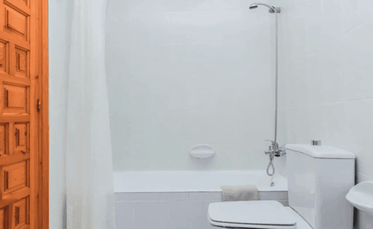 Cuarto de baño con bañera