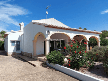 Disfruta del sol y la frescura en este chalet de Jávea