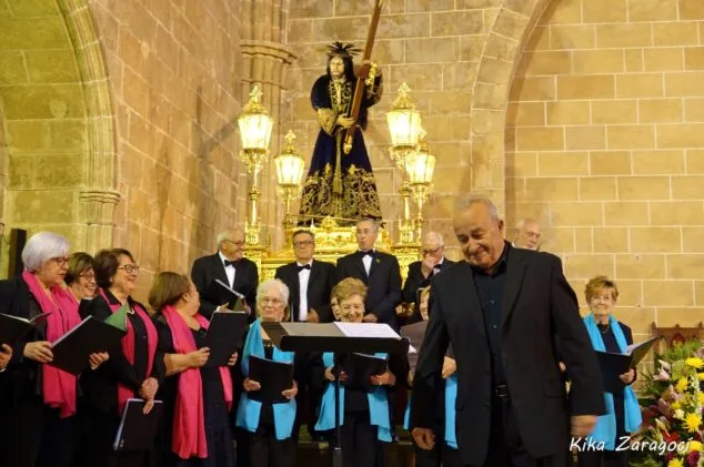 Imagen: El Orfeón de Xàbia actuando de la Misa a Jesús Nazareno 2023 | Foto Kika Zaragocí