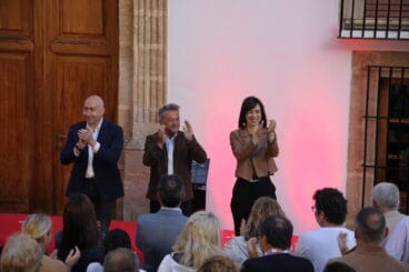 José Chulvi junto a Alejandro Soler y Diana Morant