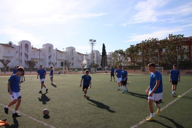 Imagen: Jóvenes ucranianos entrenando en Xàbia