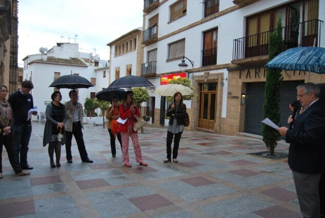Imagen: Juan Bta. Codina en el acto Lectura en veu alta pel carrer - 19 de mayo 2011.