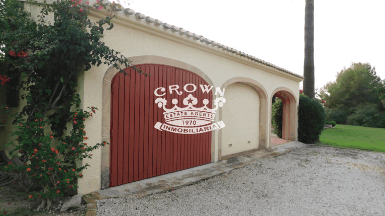 La vivienda dispone de plaza de garaje y trastero