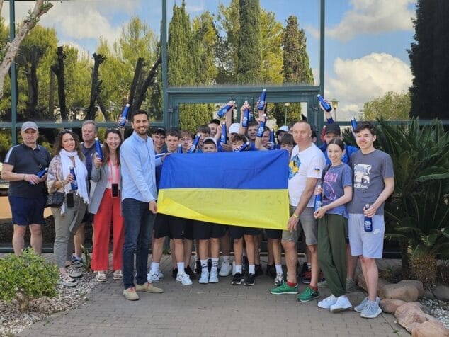 Imagen: Los jóvenes ucranianos en la visita a la desaladora de Xàbia