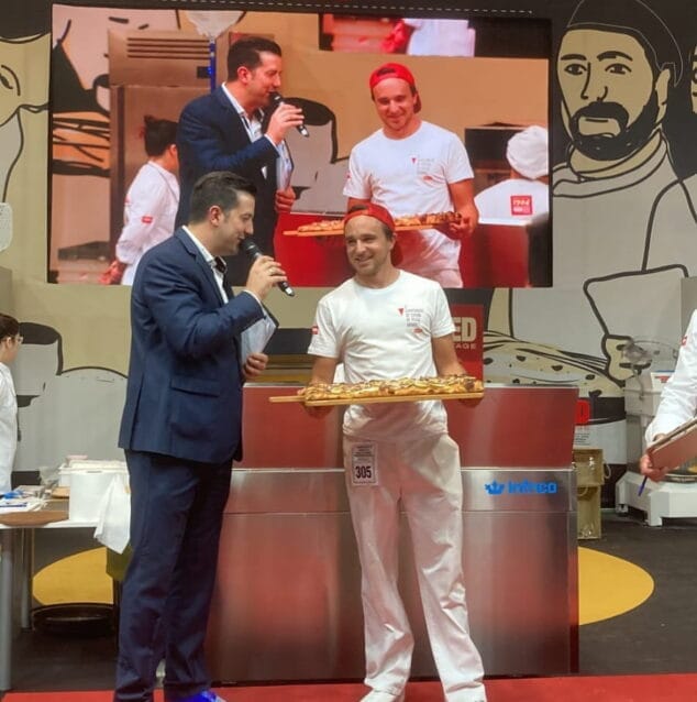 Imagen: Nicolás con la pizza ganadora