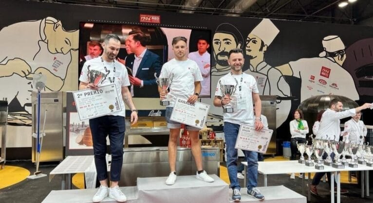 Nicolás en lo alto del podio