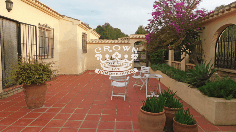 Patio ideal para disfrutar de una comida al aire libre