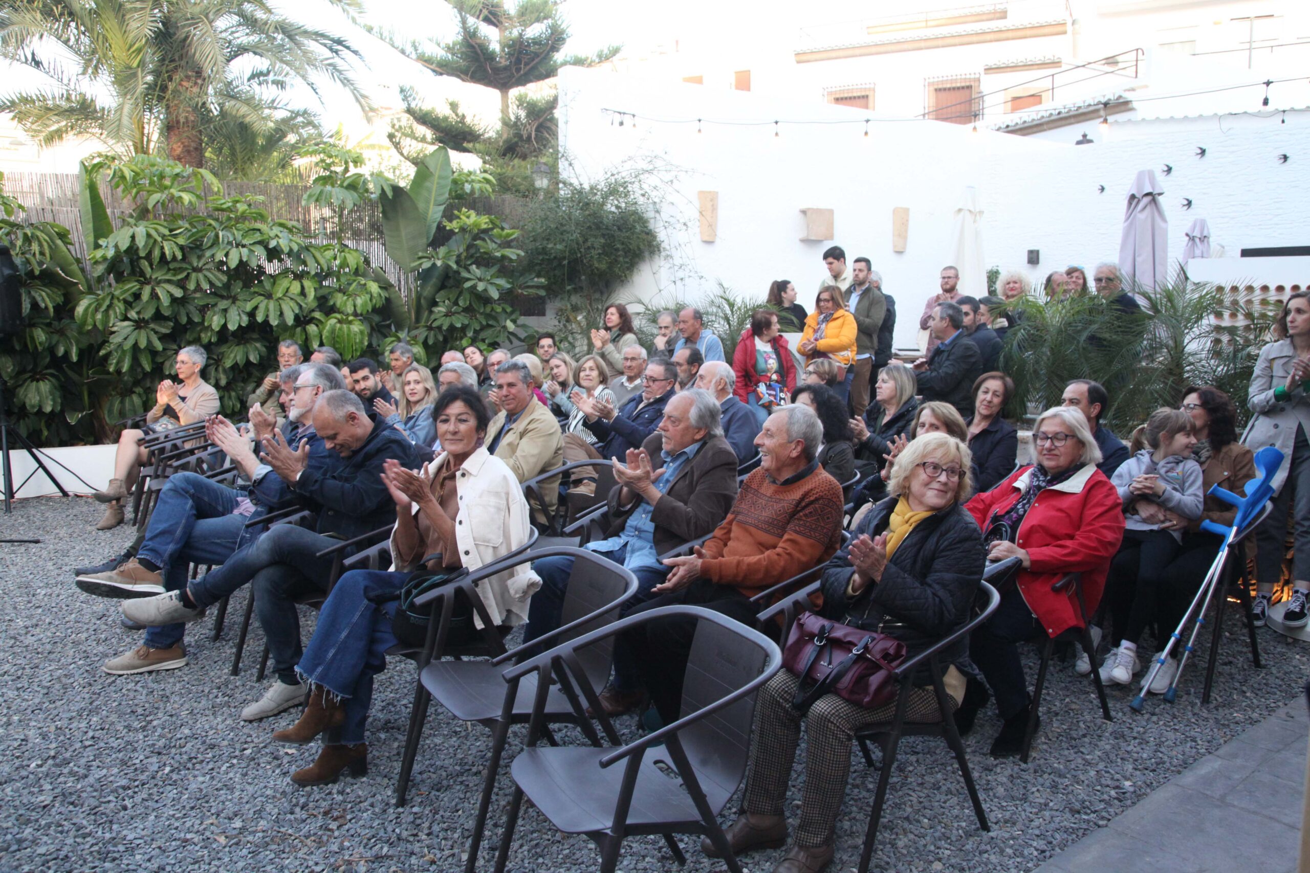 Público en el acto de presentación de candidatura de Compromís Xàbia