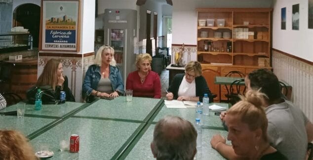 Imagen: Reunión del PP con los vecinos