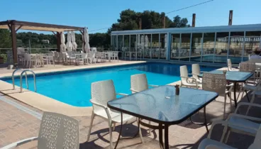 Terraza con piscina de Restaurante Amanecer