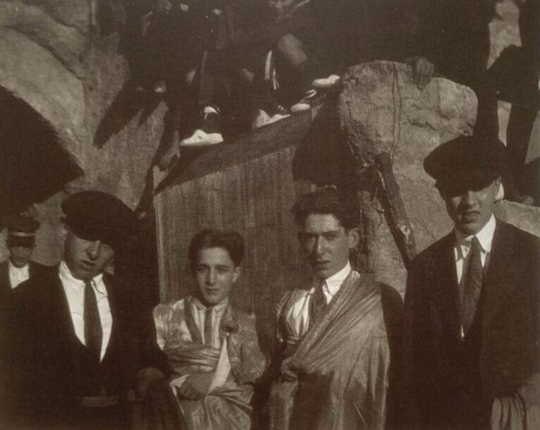 Toreros y aficionados en la plaza de Toros de Xàbia Foto Josep Sapena